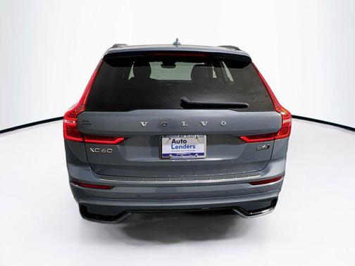 2022 Volvo XC60 B6 R-Design