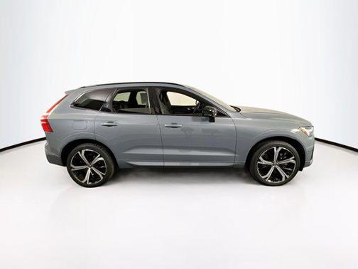 2022 Volvo XC60 B6 R-Design