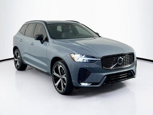 2022 Volvo XC60 B6 R-Design