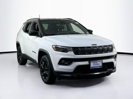 Bright White Clearcoat 2022 Jeep Compass Latitude