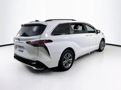 2022 Toyota Sienna XSE 7 Passenger