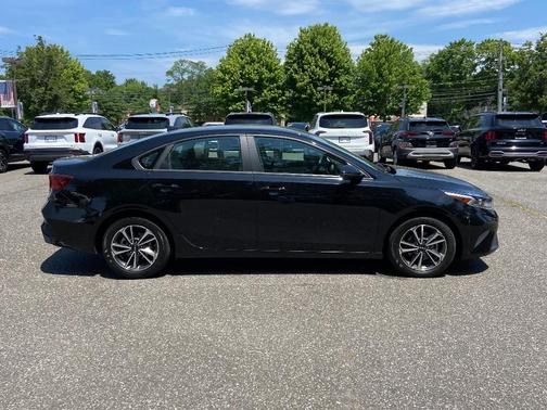 Aurora Black Pearl 2023 Kia Forte LXS