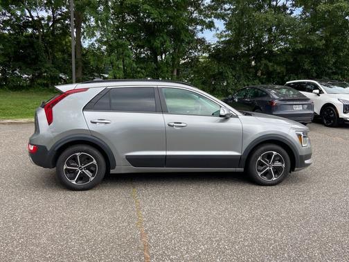 Steel Gray 2023 Kia Niro EX