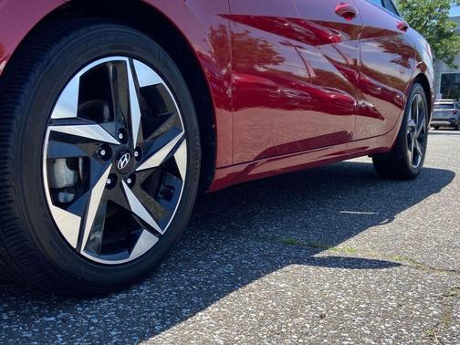 2022 Hyundai ELANTRA Limited