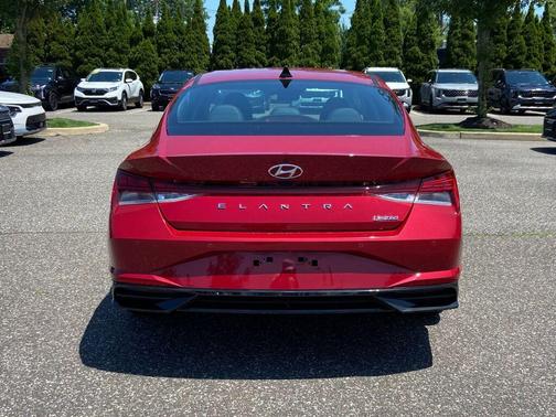 2022 Hyundai ELANTRA Limited