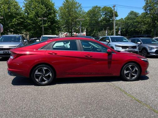 2022 Hyundai ELANTRA Limited