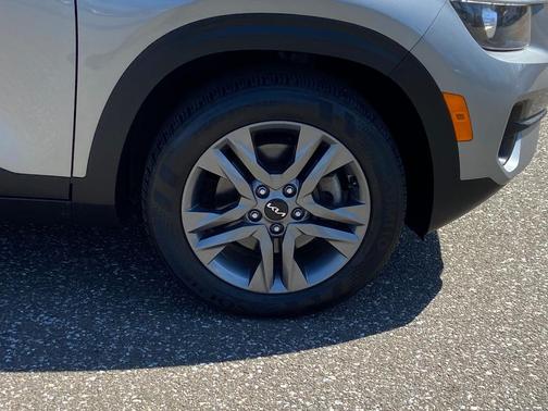 Steel Gray 2023 Kia Seltos LX