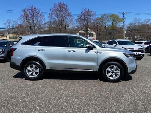 2022 Kia Sorento LX