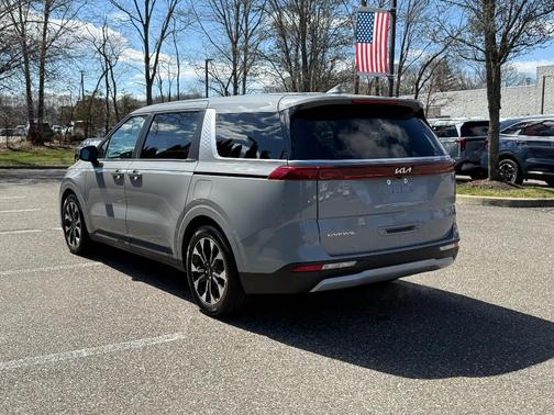 Ceramic Silver 2023 Kia Carnival EX