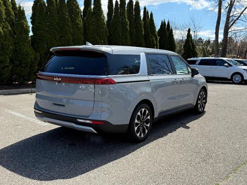 Ceramic Silver 2023 Kia Carnival EX
