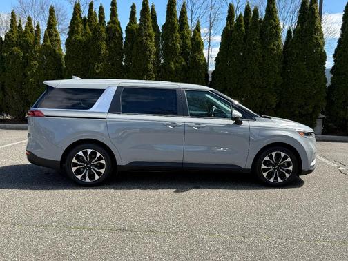Ceramic Silver 2023 Kia Carnival EX