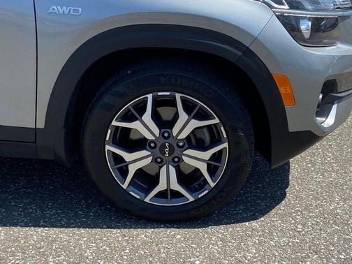 Steel Gray 2023 Kia Seltos EX
