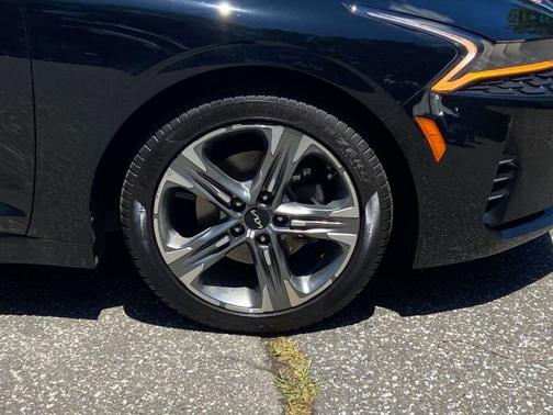 Ebony Black 2024 Kia K5 EX