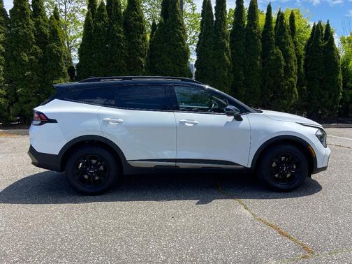 Glacier White Pearl 2023 Kia Sportage X-Pro