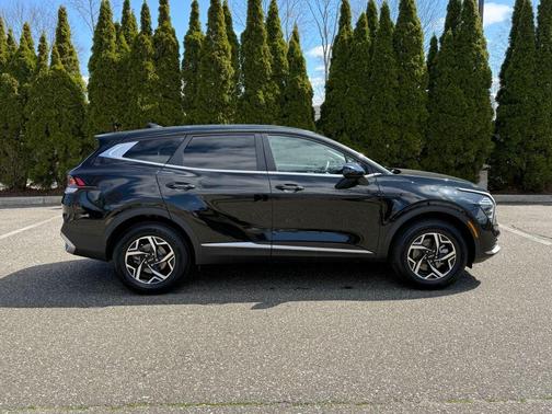 Fusion Orange 2024 Kia Sportage LX