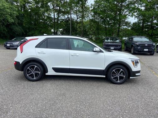 Snow White Pearl 2024 Kia Niro Plug-In Hybrid EX