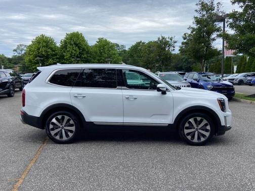 Glacial White Pearl 2022 Kia Telluride S