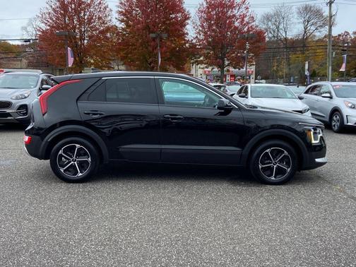 2024 Kia Niro LX