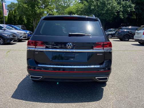 Deep Black 2022 Volkswagen Atlas 2.0T SE w/Technology