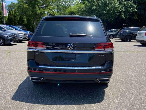 Deep Black 2022 Volkswagen Atlas 2.0T SE w/Technology