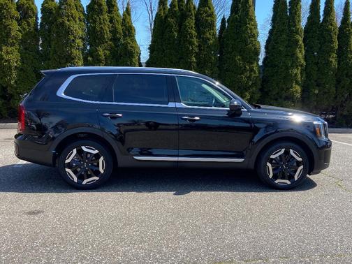 Ebony Black 2023 Kia Telluride S