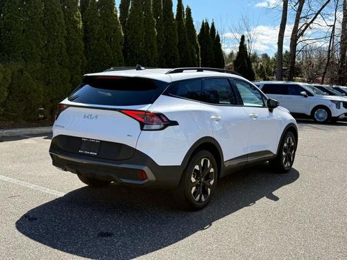 Glacial White Pearl 2023 Kia Sportage X-Line