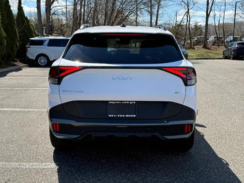Glacial White Pearl 2023 Kia Sportage X-Line