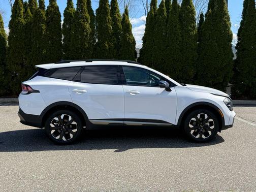Glacial White Pearl 2023 Kia Sportage X-Line