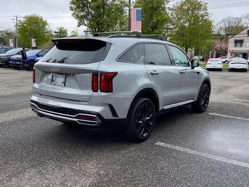 Wolf Gray 2023 Kia Sorento SX