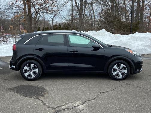 2017 Kia Niro LX