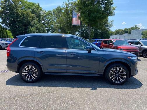 Denim Blue Metallic 2022 Volvo XC90 T6 Momentum