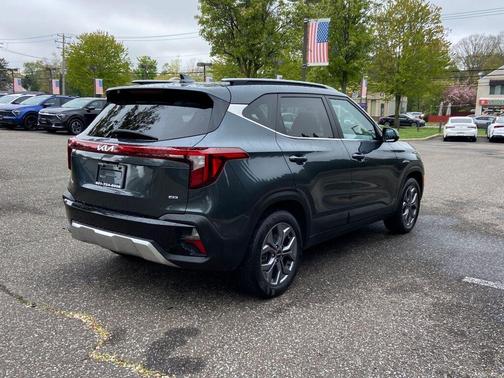 Gravity Gray 2024 Kia Seltos S