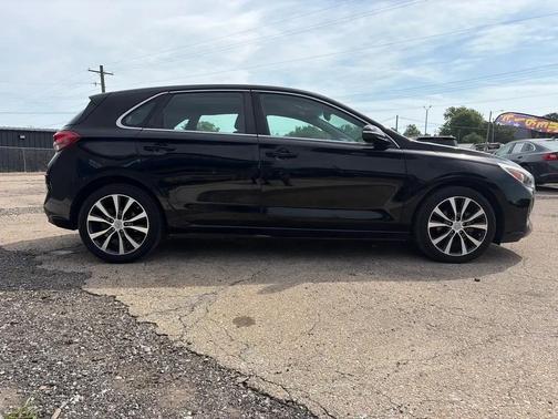 Black Noir Pearl 2018 Hyundai Elantra GT Base