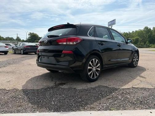 Black Noir Pearl 2018 Hyundai Elantra GT Base