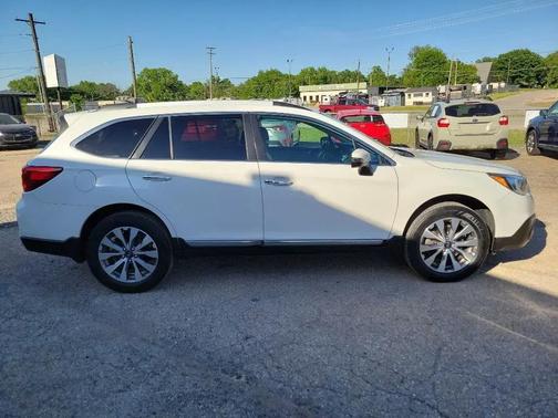 Crystal White Pearl 2017 Subaru Outback 2.5i Touring