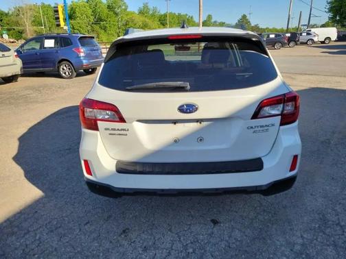 Crystal White Pearl 2017 Subaru Outback 2.5i Touring