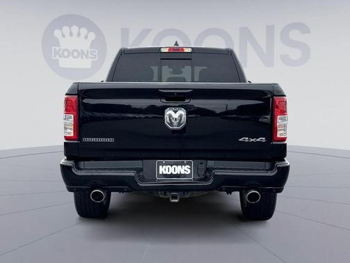 Diamond Black Crystal Pearlcoat 2022 RAM 1500 Big Horn/Lone Star