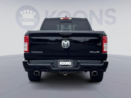 Diamond Black Crystal Pearlcoat 2022 RAM 1500 Big Horn/Lone Star