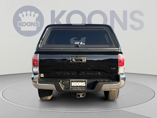 Midnight Black Metallic 2022 Toyota Tacoma TRD Off Road