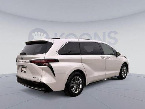 2023 Toyota Sienna Platinum