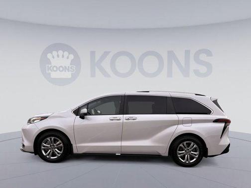 2023 Toyota Sienna Platinum