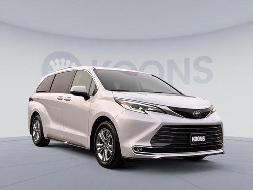 2023 Toyota Sienna Platinum