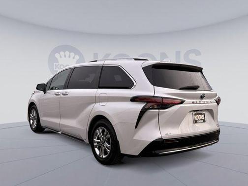 2023 Toyota Sienna Platinum