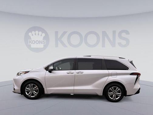 2023 Toyota Sienna Platinum