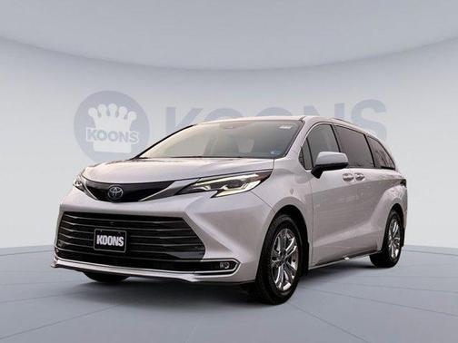 2023 Toyota Sienna Platinum