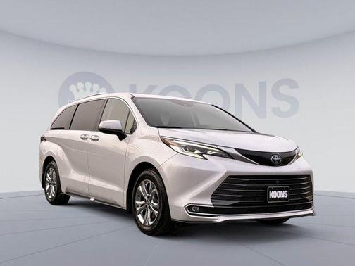 2023 Toyota Sienna Platinum