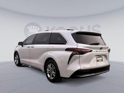 2023 Toyota Sienna Platinum