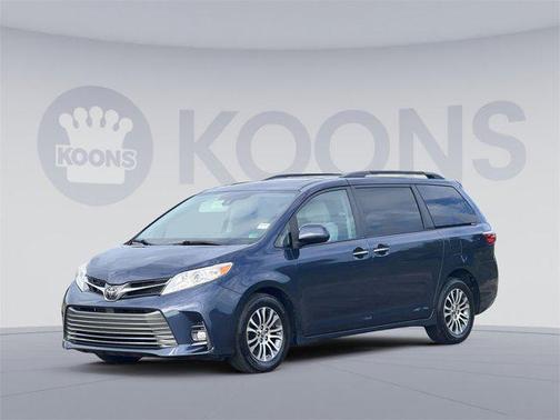 2020 Toyota Sienna XLE
