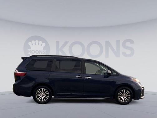 2020 Toyota Sienna XLE