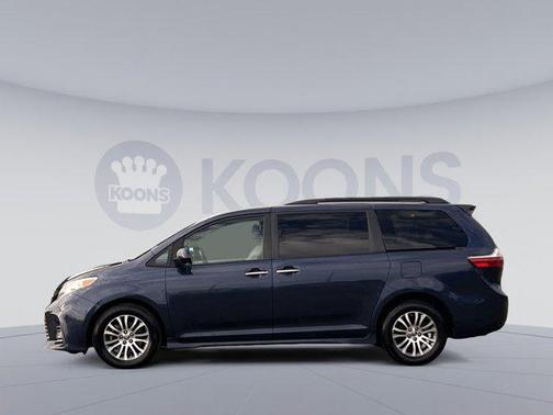 2020 Toyota Sienna XLE